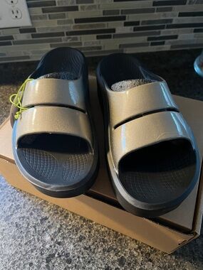 OOFOS OOMEGA OOAHH Women's Slide - Latte W8